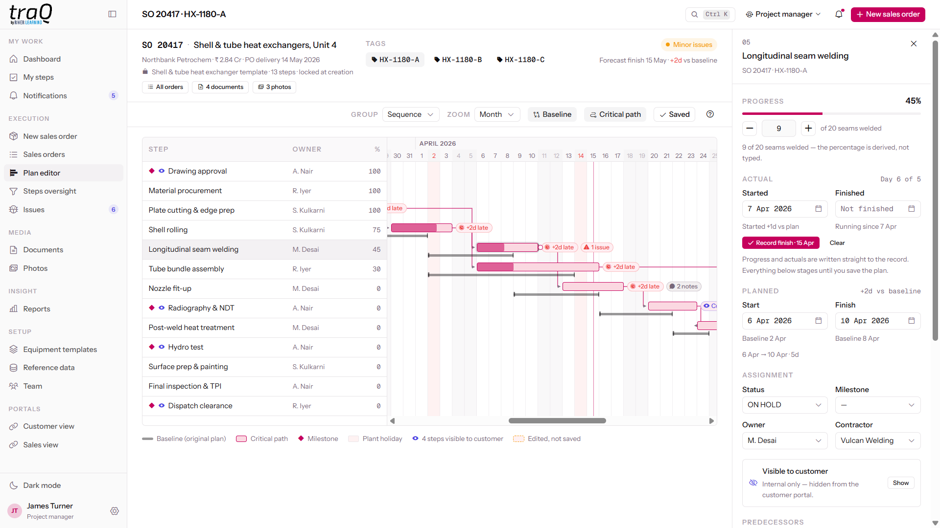 TraQ plan editor showing a project Gantt chart with critical path, late steps and a step detail panel
